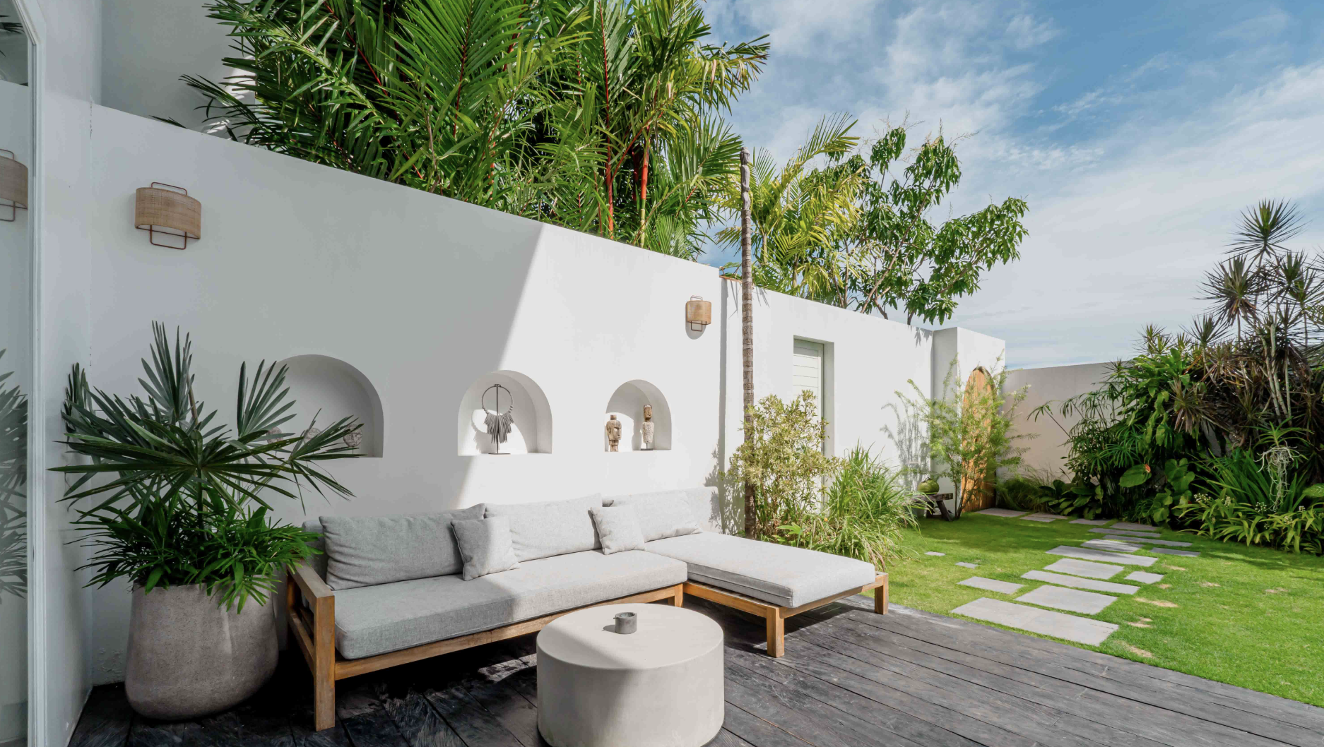 Case cover: Dual-villa live + rent strategy